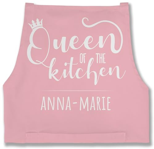 Geschenk mit Namen personalisiert by Shirtracer - Schürze - Kochschürze Damen Frauen - Queen of the Kitchen mit Name I Küchenchefin I Chefköchin
