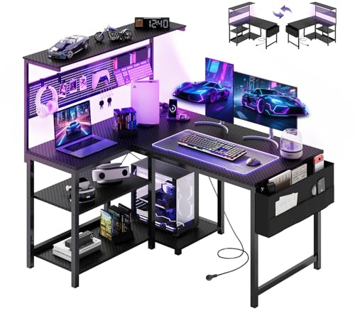 YOUDENOVA Escritorio Gaming en Forma de L, Mesa Gaming con LED y Enchufe, 120x80cm Escritorio de Esquina Reversible con Estante y Panel Perforado, para Home Office y Gamer, Negro Fibra de Carbono