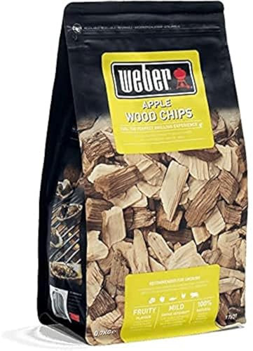 Weber Applewood Smoking Chips (700g Pack) - subtle aroma, ideal for cheese, vegetables, fish, poultry, pork & game, EU product, sustainably sourced, FSC certified wood (17621)