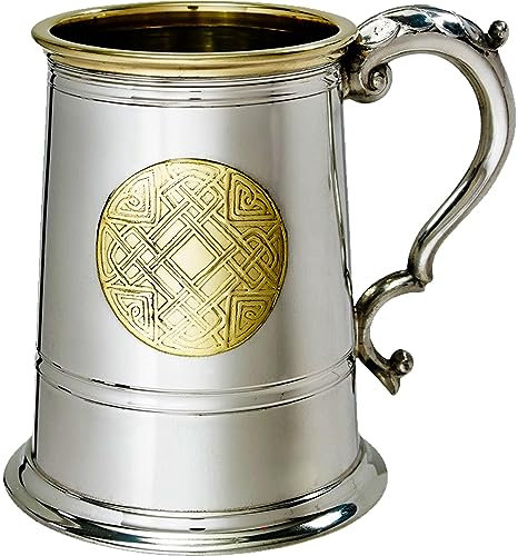 I LUV LTD Zinn Krug 1 Pint Keltischer Gold und Messingbesatz an der Lippe, Geprägtes Keltisches Goldabzeichen Georgischer Griff aus Messing Bier Krug Personalisierte Geschenke für Männer und Frauen