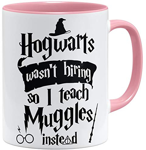 OM3® Hogwarts wasn't hiring so I teach muggles instead Kaffee-Tasse - Keramik Becher - 11oz 325ml - Beidseitig Bedruckt - Rosa