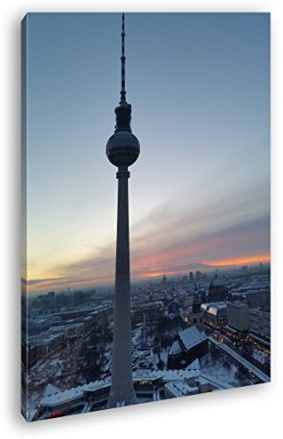 Leinwandbild Berliner Alexanderplatz mit dem Fernsehturm, urban und lebendig Format: 100x70 cm XXL Kunstdruck Bild auf Keilrahmen/Wandbild/Wohnzimmer Deko