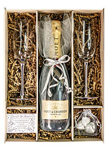 Moet & Chandon 75cl Silver Champagne Gift Box Hamper with Matching Champagne Flutes & Chocolates, Gift Boxed - Silver Wedding Anniversary Hamper For Couples (Metallic Stems)