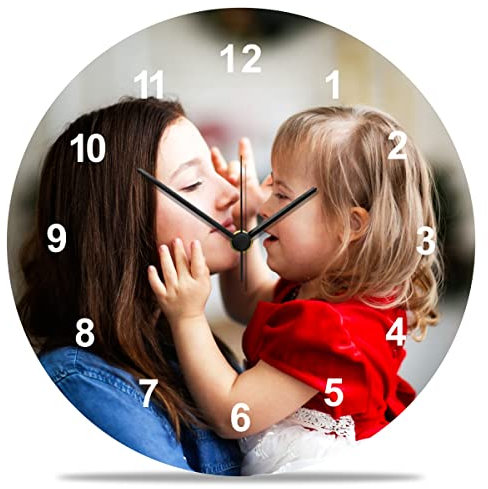 GRAVURZEILE Wanduhr aus Holz - Mit Foto Bild Personalisiert - Geräuscharm kein Ticken - 30 cm Ø - Design, für Wohnzimmer Schlafzimmer & Küche - Geschenk für Mama Papa Freunde & Familie