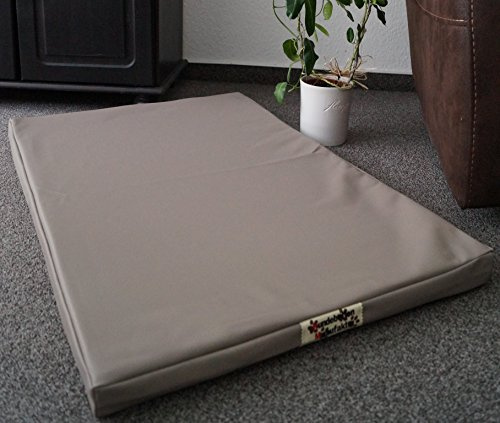 Hundebettenmanufaktur Hundematratze Hundebett Kunstleder Schaumstoff 5 cm Verschiedene Größen und Farben wählbar (120 cm X 80 cm, Taupe)