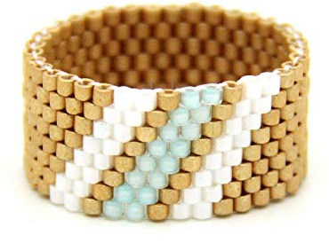 Delica-Glasperlen-Ring in Gold, Weiß und Aquablau, gewebter breiter Bandring Peyote-Stitch flexibler Perlenring Streifen #051 Ryse
