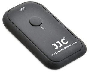 JJC IR-N2 Mini-Infrarotauslöser (Fernauslöser, IR-Auslöser Infrarot-Fernbedienung) für Nikon D7000 / D5100 / D5000 / D3000 / D90 / D80 / D70s / D70 / D60 / D50 / D40x / D40 / Coolpix p7100 / Coolpix p7000 / Coolpix p6000 - ERSETZT Nikon ML-L3