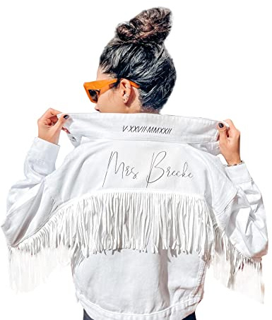 Monicustom Chaqueta de mezclilla corta personalizada con flecos blancos para mujer, chaqueta de mezclilla corta blanca con flecos Future Mrs, Blanco crudo, M