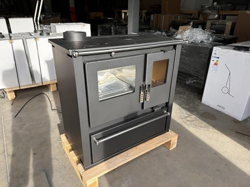 Poêle à bois Verso Cs Plus à gauche avec une puissance de 7,7 kW, grand compartiment de cuisson et design robuste en acier inoxydable