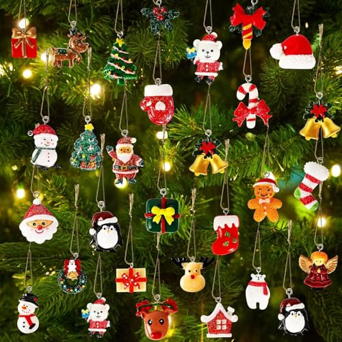 LATERN 36 Piezas Adornos Navideños en Miniatura, 3CM Pequeños Muñeco de Nieve Papá Noel Alce Copo de Nieve Adornos Colgantes de Resina para Árbol de Navidad Corona Ventanas Chimenea Vacaciones Fiesta