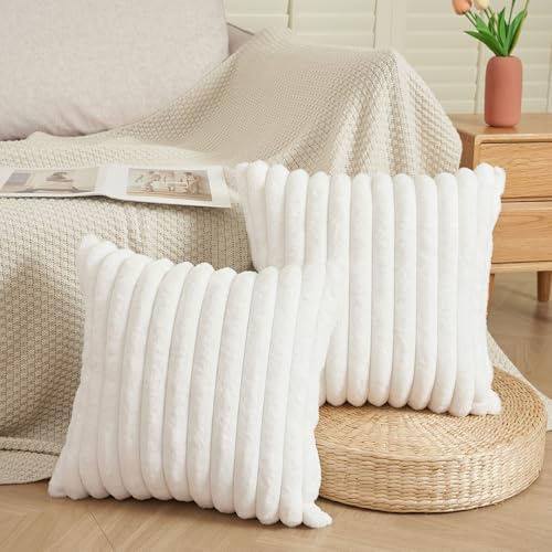 ORANIFUL Housse de Coussin Fausse Fourrure 60x60 Lot de 2 Carré Decoratif Doux Velours Taie Oreiller pour Canapé Chambre Salon Divan (Blanc)