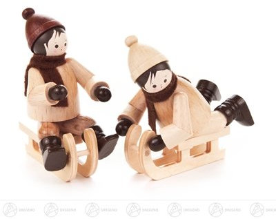 Rudolphs Schatzkiste Miniatur Schlittenkinder Natur (2) Höhe ca 6 cm NEU Erzgebirge Weihnachtsfigur Holzfigur