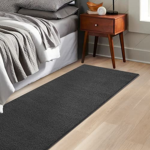 KARAT Bettvorleger Dynasty - edle Velours Bettumrandung - Teppich Läufer für Schlafzimmer Wohnzimmer - Flauschiger Teppichläufer (80 x 200 cm, Anthrazit)