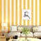 Papier peint non collé moderne minimaliste à rayures verticales style industriel nordique mode TV PVC jaune blanc 1,73 ' l x 32,8 ' L