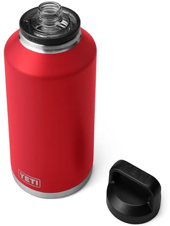 YETI Rambler Trinkflasche 64 oz (1,9 L) Rescue Red – Edelstahl Trinkflasche, Wasserflasche Sport mit Chug–Verschluss, isolierte Sportflasche