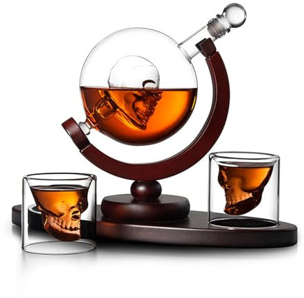 FIYSON Whisky & Wein Karaffe, Globus/Diamant Dekanter Whiskey Set -900 ml -Eingravierte Weltkarte,Geschenke für Männer,Weihnachten,Geburtstag -Inkl 2 Whisky Gläser & Holzsockel & Trichter (Totenköpfe)