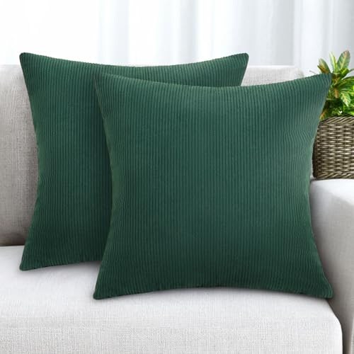 KENOBE 2er Set Kissenbezüge Kord Kissenhülle Dekorative Kissenbezug | Sofakissen Couchkissen Dekokissen Zierkissenbezug Deko Kissenhülle für Sofa Wohnzimmer 45x45cm, Dunkelgrün