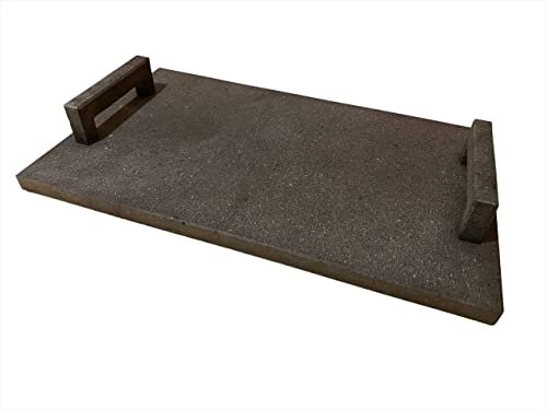 Petrantiqua® Piastra Refrattaria Artigianale Barbecue in Pietra Lavica Etna con Manici Ruvida Ottima per Carne Pesce Verdure Pane e Pizza (50x30 Cm Spessore 2 Cm)