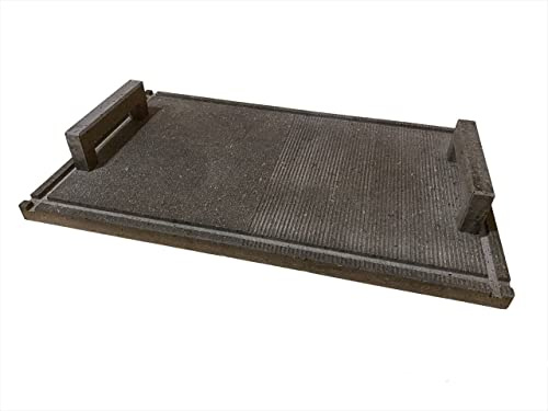 Petrantiqua® Piastra Refrattaria Artigianale Barbecue in Pietra Lavica Etna con Manici Rigata e Ruvida Ottima per Carne Pesce e Verdure Scanalatura di Scolo (60x40 Cm Spessore 2 Cm)