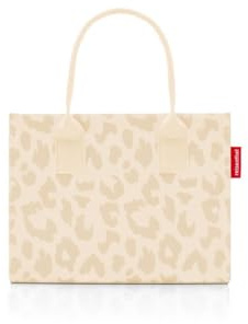 reisenthel daily shopper XS in leo vanilla – Die kleinere Version unseres modernen, stromlinienförmigen Shoppers – eine praktische rechteckige Crossbody-Handtasche.