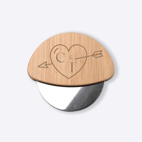 Ruota Rotella Tagliapizza in bamboo e Acciaio personalizzato con iniziali e cuori Inox Idea regalo Natale Cena Casa Amici Parenti Sposi Divertente per Pizza Focaccia Cibo Amore Cucina