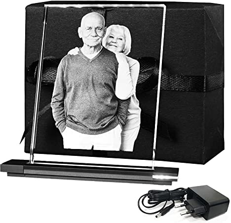 LOOXIS Personalisiertes Laser-Foto vom eigenen Bild in Flachglas gelasert mit Wunschgravur - 180 x 130 x 8 mm, inkl Leuchtsockel – Geschenkidee Männer, Frauen, Hochzeitstag, Geburtstag – L Hochformat