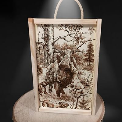 Fábrica de Regalos Mágicos | Caja de madera con copa de balon con motivos de caza, con opcion de personalización de copa con nombre.