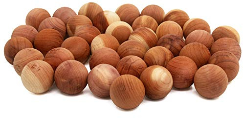 Yizhet Lot de 40 Boules en Bois de Cèdre Antimites, Cèdre Rouge d'Amérique Bois de Cèdre de Boule de Cèdre pour Armoire Tiroir, Répulsifs à Mites de Vêtements