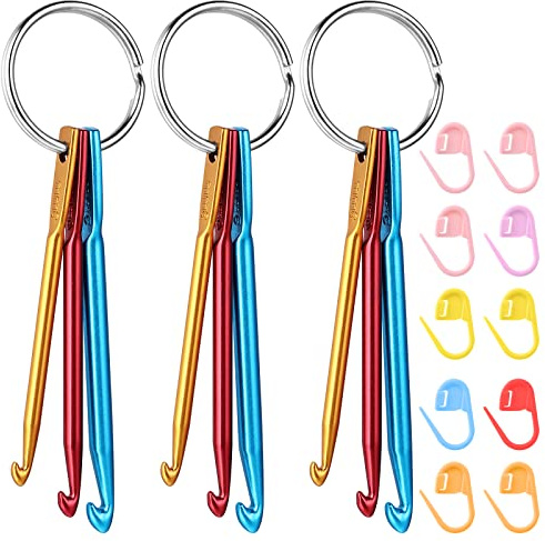 TIESOME 9Pcs Häkelhaken Schlüsselanhänger,Tragbares Häkel-Schlüsselanhänger | 3/4/5mm Schnalle Handwerk Stricken Nadel Werkzeuge mit 10pcs Kunststoff farbige Stifte Marker für DIY Handwerk