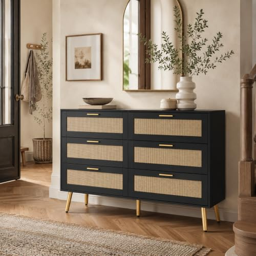 PREMTURE Kommode, Rattan Mehrzweckschrank, Aufbewahrungsschrank, Rattan-Schrank mit 6 Schubladen, Esszimmeranrichte mit goldenen Griffen und Holzbeinen, Holzmaserung + Rattantür, 120 x 34 x 74.5 cm