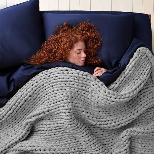 Bearaby Gewichtete Kuscheldecke, 9 kg, Queen-Size-Größe (152,4 x 203,2 cm), Mondsteingrau, recyceltes Polyester, umweltfreundlich, Schwerer Überwurf für Erwachsene, weich, atmungsaktiv, nachhaltiger