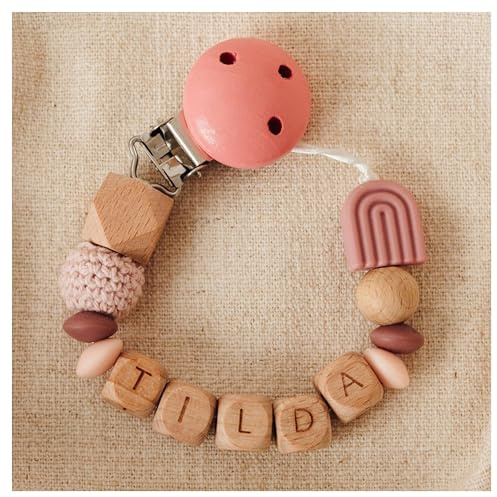 Storchenkind® – Liebevolles, handgemachtes Babyaccessoire, personalisiert mit Namen (lila)