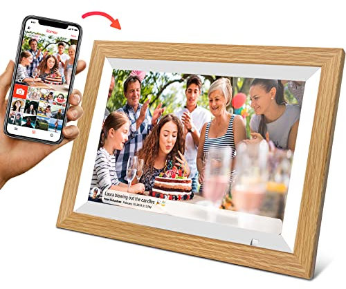 Cytem Digitaler Bilderrahmen 10.1 Zoll mit WLAN & Frameo App, 32GB Speicher, Bewegungssensor, automatische Bilddrehung, IPS Touchscreen 1280x800, Mittelbraun Holzoptik