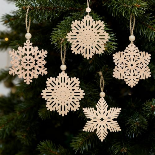 DAHI 32pcs Weihnachten Schneeflocken Holzanhänger, 4 Design Weihnachtsbaumschmuck Holz Christbaumschmuck Schneeflocken, 7.5cm holzschmuck Weihnachtsbaum für Winterdeko Weihnachtsdeko (Beige-B)