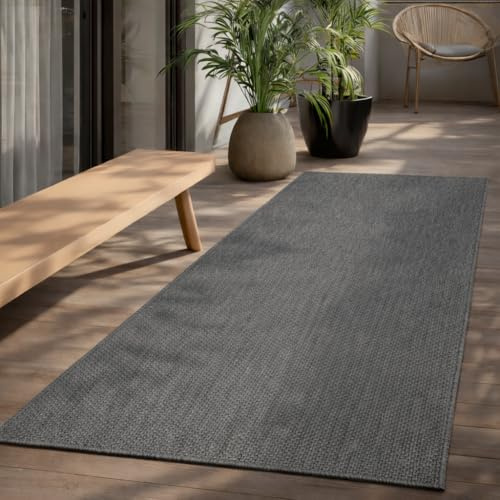 the carpet Mistra – Outdoor Teppich, Wetterfest, UV-beständig & pflegeleicht, für Balkon, Terrasse & Garten, auch für Wohnzimmer & Schlafzimmer geeignet, Anthrazit, 80 x 200 cm