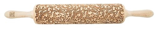 MoodForWood Teigroller aus Holz, Gravierte Holzrolle mit Wunschname auf Griff, Roller mit Muster für Teig, Kuchen & Backwaren, Nudelholz für Müheloses Ausrollen, Ø 6 cm x 43 cm, Barock