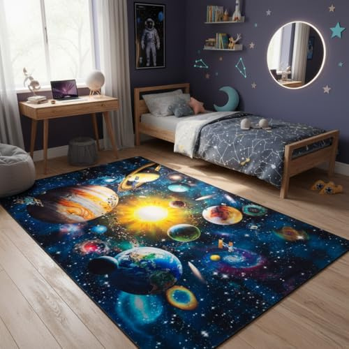 TAPISO Cosmo Game Teppich Kinderzimmer Planeten | Kinderteppich Spielteppich Kinder Bunter Lernteppich Weltraum | Kurzflor, rutschfest, Pflegeleicht, Pädagogisch Dekorativ 80 x 150 cm