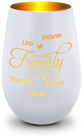 GRAVURZEILE Deko Windlicht aus Glas mit Gravur - We Are Family - Personalisiert mit bis zu fünf Namen - Persönliches Geschenk für Frauen und Männer zum Geburtstag und Weihnachten - Weiß/Gold