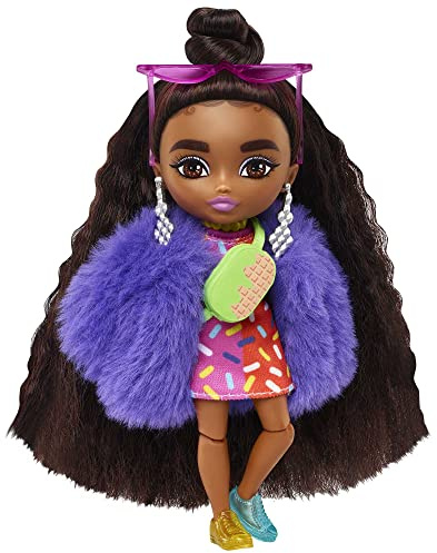 Barbie Extra Mini Muñeca pequeña articulada con Vestido Estampado, Pelo Largo y Accesorios de Moda de Juguete, con Vestido Estampado (Mattel HGP63)