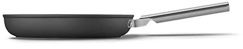 Smeg, Padella Antiaderente CKFF3001BLM, Diametro 30 cm, Manico Ergonomico in Acciaio Inossidabile, Per Tutti i Piani Cottura, Fino a 250° in Forno, Capacità 3,3L, Nero