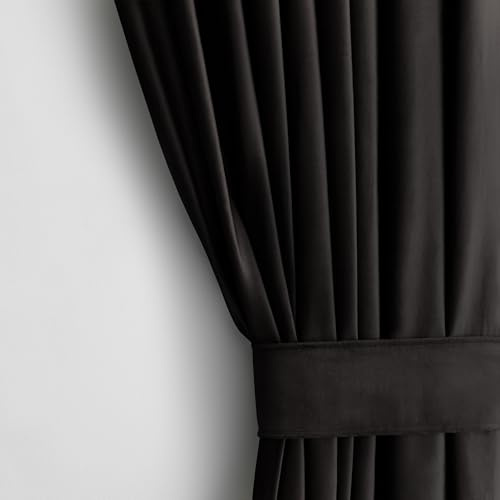 RESTILO Set Vorhang H 245 x B 140 cm mit Raffhalter 54 x 10 cm Optik Velvet | Schwarz 1 St. Kräuselband Wellenband Samt Halbverdunkelungsvorhang Fensterdekoration Dekoschal Dekorvorhang