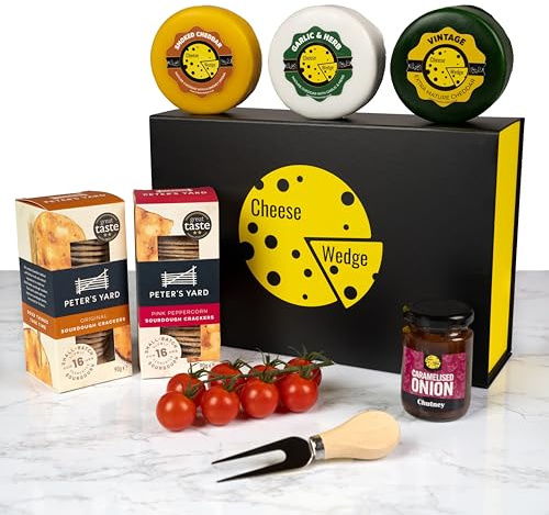 Cheese Hamper Gift Box | Smoked Cheddar, Garlic & Herb, Vintage, Sourdough Crackers & Caramelised Onion Chutney | Luxury Cheese Present Set for Birthdays, Christmas & Food Lovers