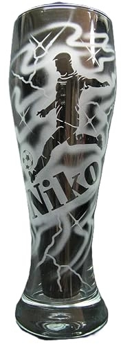 Weizenglas 0,5 l mit Gravur Fußballer und Name personalisiert Glas Bierglas Weizenbierglas Weißbierglas individuell Geschenk Fußball Logo