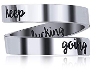 HMOOY Inspirational Motivational Edelstahl Personalisierte Gravierte Stapelring Verstellbarer Spiralwickel Twist Ring Zubehör Schmuck für Frauen Männlich