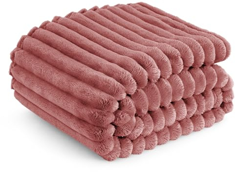 BEDSURE Kuscheldecke 150x200 Zimmer Deko - Tagesdecke, Dunkelrosa