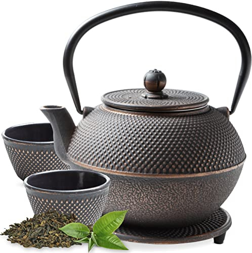 Tealøv TEEKANNE GUSSEISEN SET 1,1 L IN GESCHENKBOX | Komplettes Teeservice aus Gusseisen | Gusseiserne Teekanne mit Siebeinsatz, Teetassen & Untersetzer | Teeset im Japanischen Stil | Schwarz/Kupfer