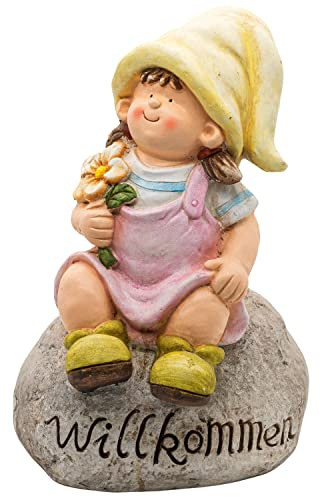 Wichtelstube-Kollektion Gartenfigur XXL Lisa als Gärtnerin sitzend auf Stein mit Wilkommen Schriftzug Gartendeko stehend frostsicher für Garten Balkon