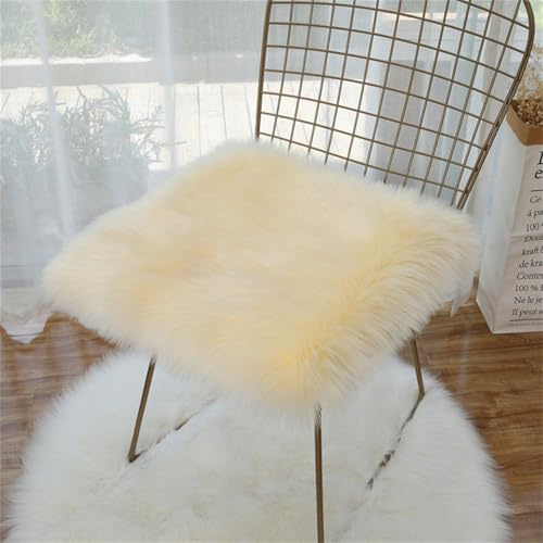 Stuhlkissen Kunstfell Quadratisch, Klein Quadratisch Sitzbezug Flauschiges Kissen, Sitzkissen Faux Lammfell Schaffell, Sitzauflage Quadratisch PlüSch für Wohnzimmer Schlafzimmer (Beige,50x50 cm)