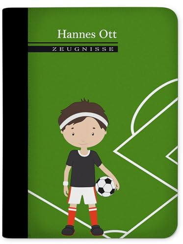 CreaDesign Zeugnismappe A4 mit Namen personalisiert – Fußballspieler – für Jungen – Dokumentenmappe Schule ohne Klarsichthüllen