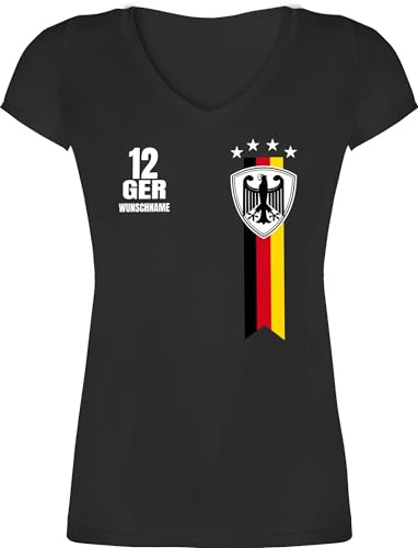 Geschenk mit Namen personalisiert by Shirtracer - T-Shirt Damen V Ausschnitt - 2026 Fussball Fanartikel - Germany WM Fan Deutschland